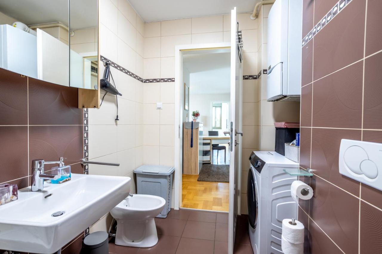 Luxurious In The Heart Of Apartment *